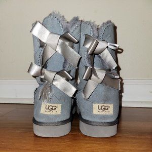 Ugg - Bailey Bow II - Size 38 (US7) Note Ribbon